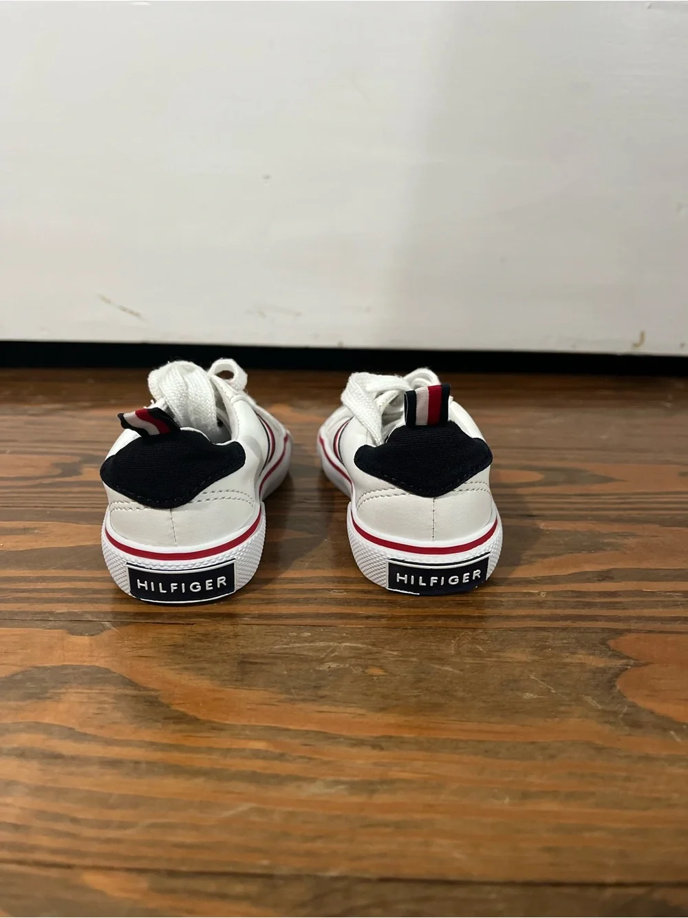Kids vintage Tommy Hilfiger White Sneakers with Red & Navy Stripe Accent size 6